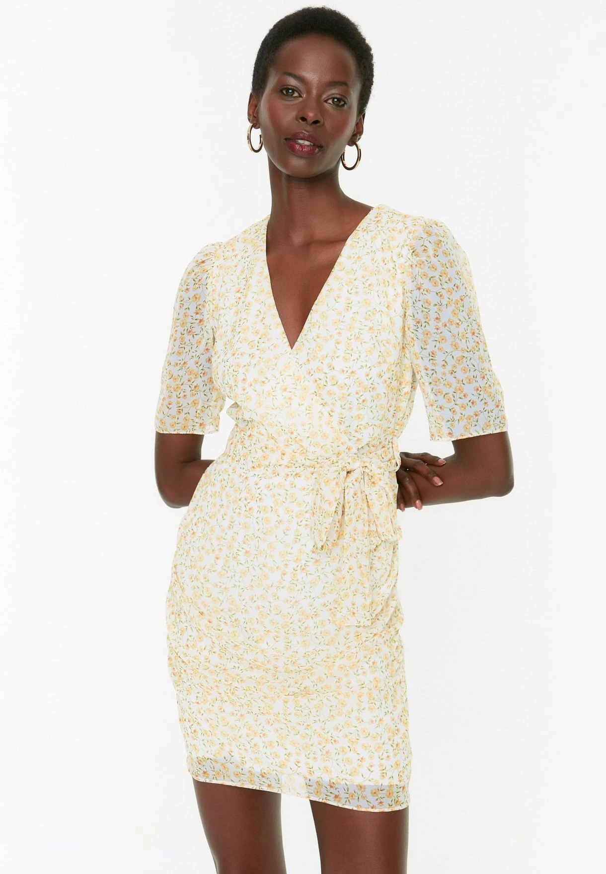 Trendyol Plunge Neck Tie Detail Printed Dress 1 Trendyol Plunge Neck Tie Detail Printed Dress