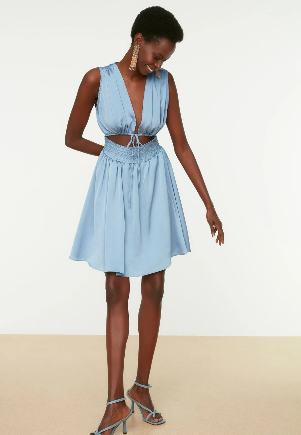 Trendyol Cut Out Tie Detail Pleated Dress 1 Trendyol Cut Out Tie Detail Pleated Dress