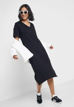 Relaxed V-Neck Midi Dress