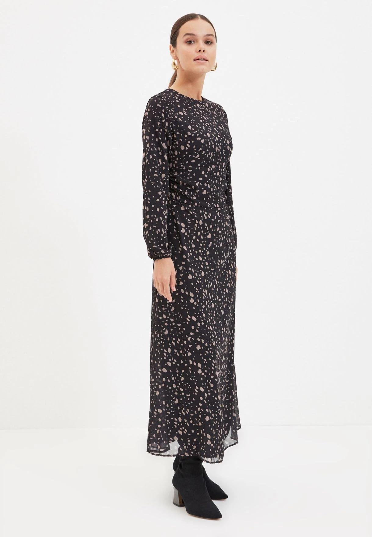 Trendyol Roun Neck Printed Dress 2 Trendyol Roun Neck Printed Dress - Image 2