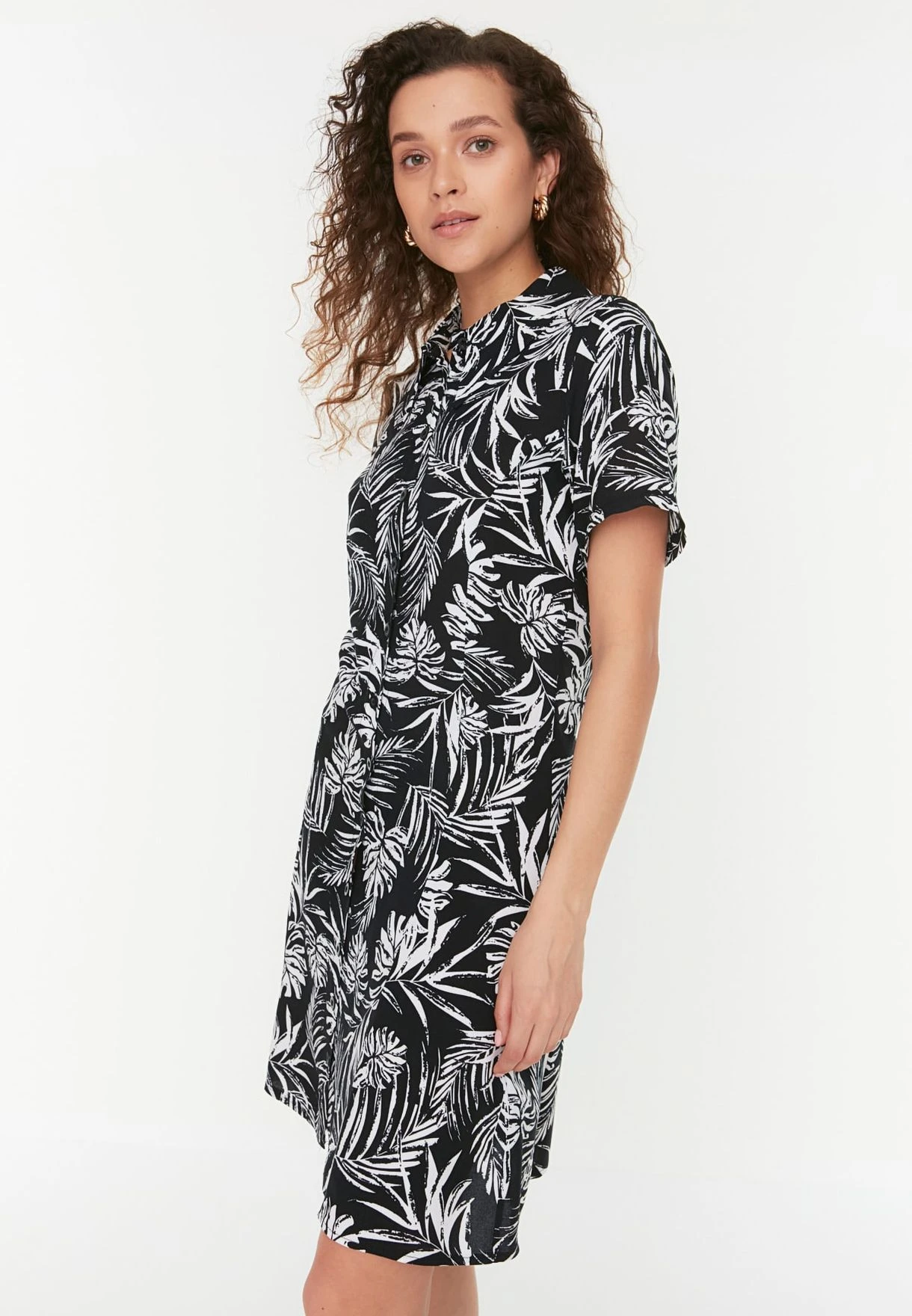 Trendyol Printed Button Down Dress 2 Trendyol Printed Button Down Dress - Image 2