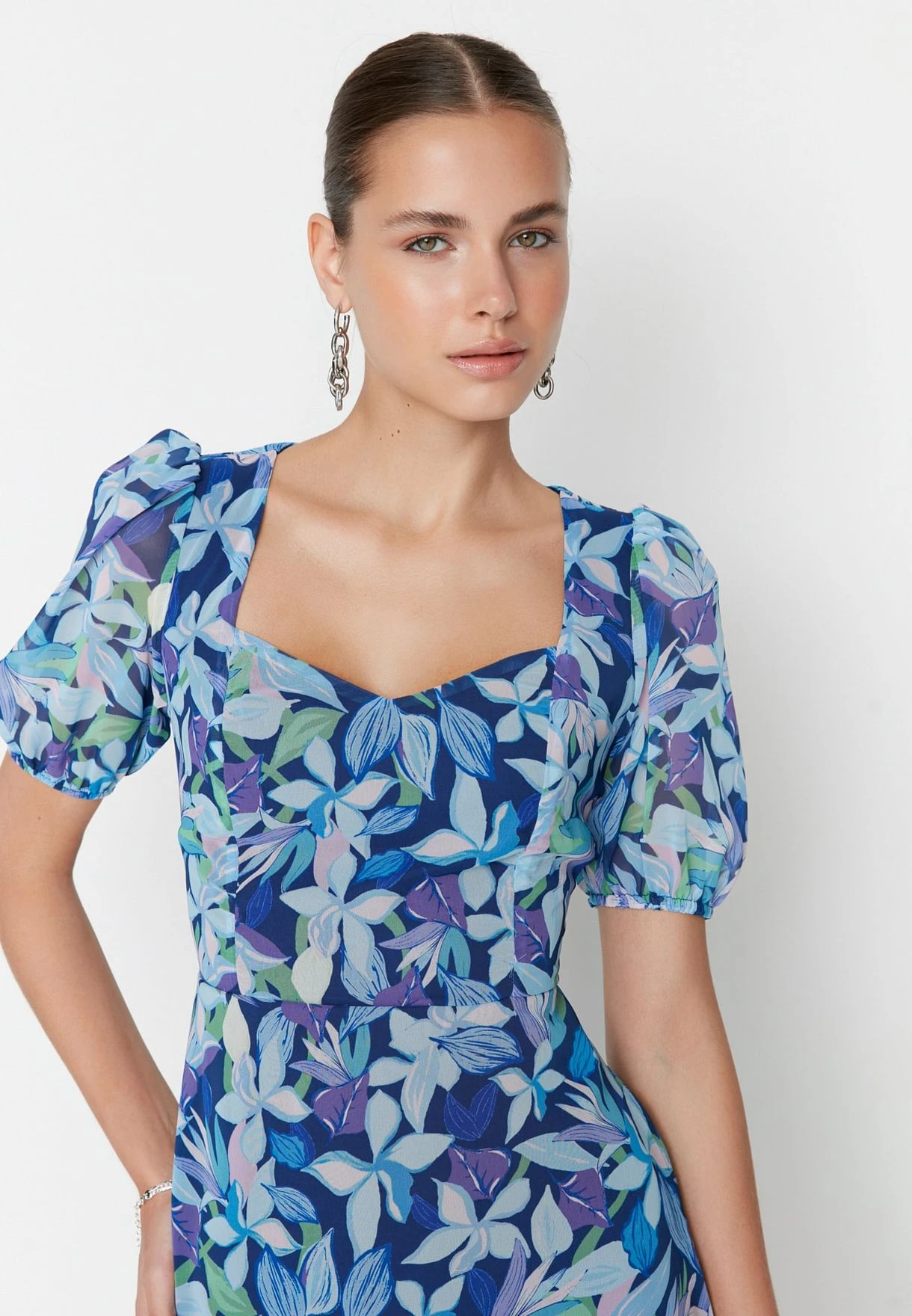 Trendyol Puff Sleeve Floral Dress 2 Trendyol Puff Sleeve Floral Dress - Image 2
