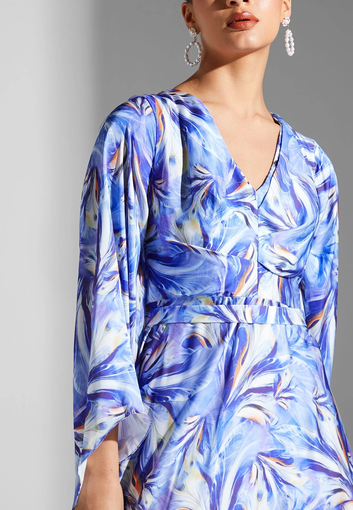 V-Neck Printed Tiered Dress 3 V-Neck Printed Tiered Dress - Image 3