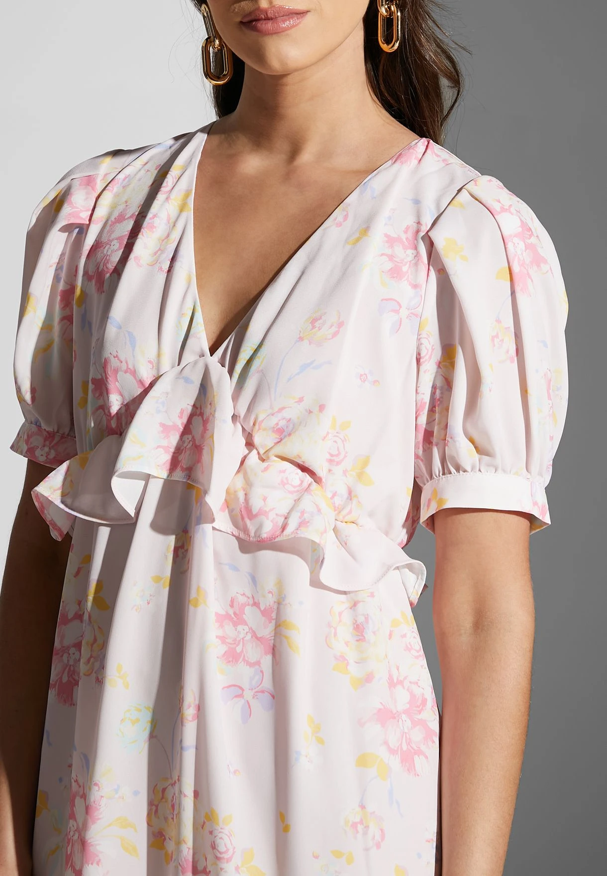 V-Neck Printed Ruffle Detal Dress 3 V-Neck Printed Ruffle Detal Dress - Image 3