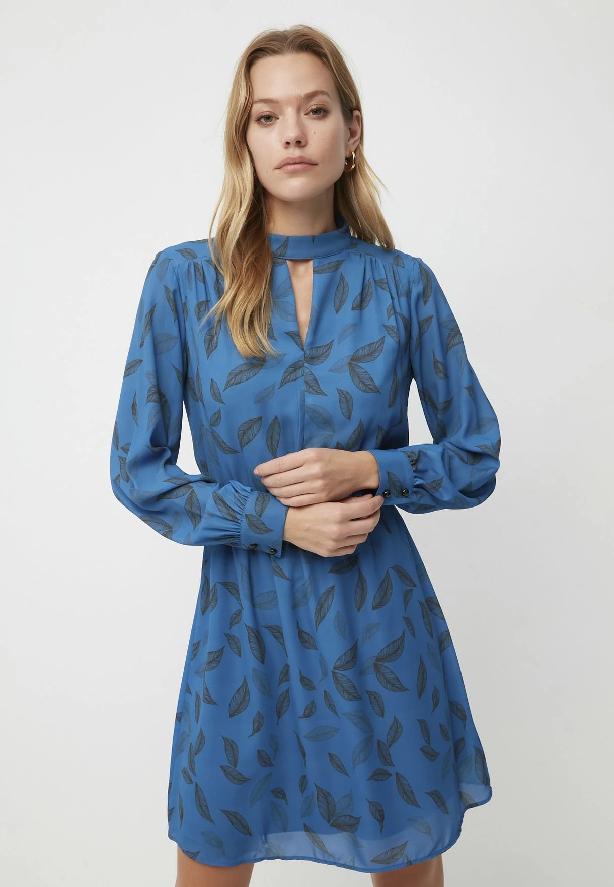 Trendyol High Neck Printed Cut Out Detail Dress 3 Trendyol High Neck Printed Cut Out Detail Dress - Image 3