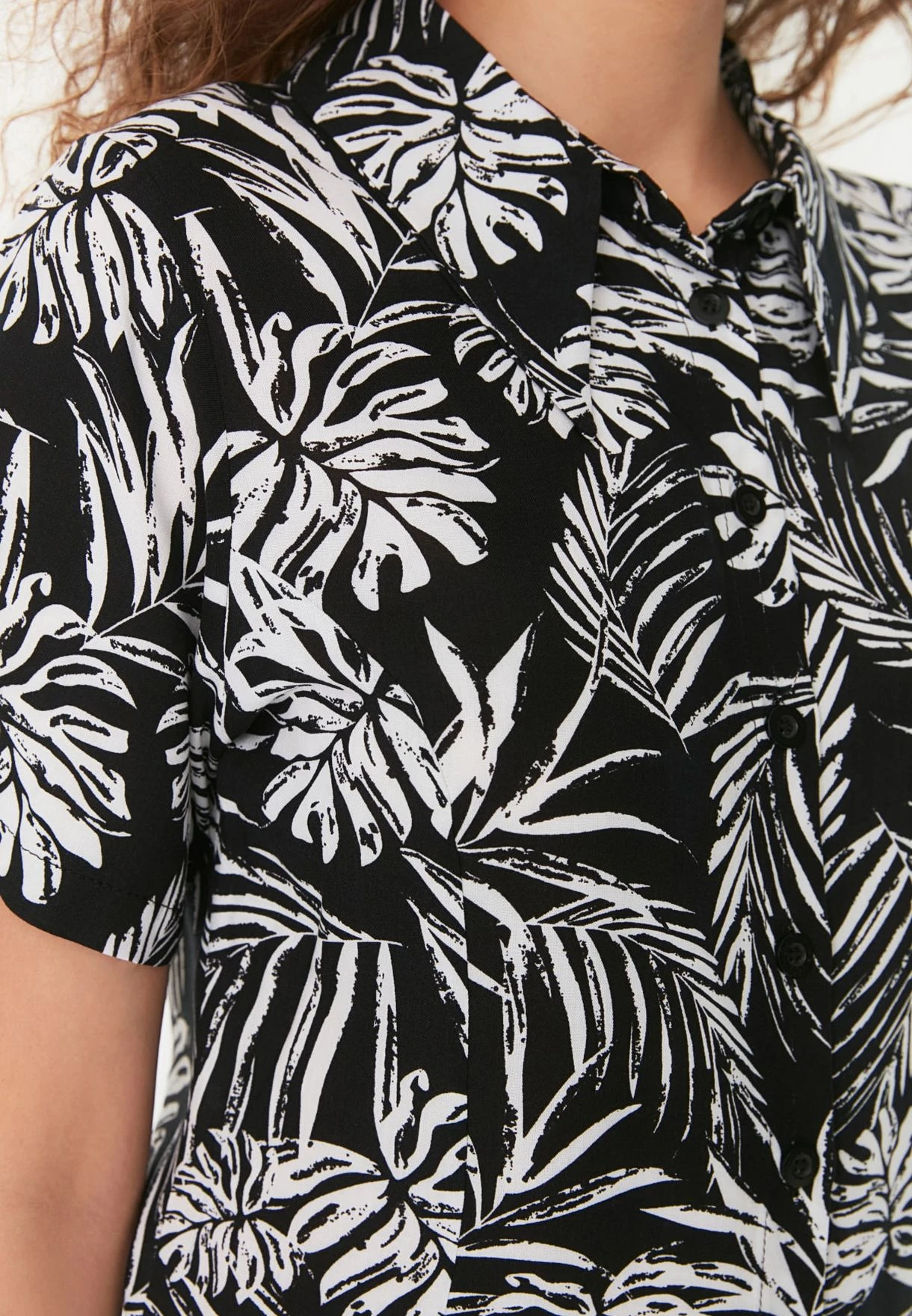 Trendyol Printed Button Down Dress 4 Trendyol Printed Button Down Dress - Image 4