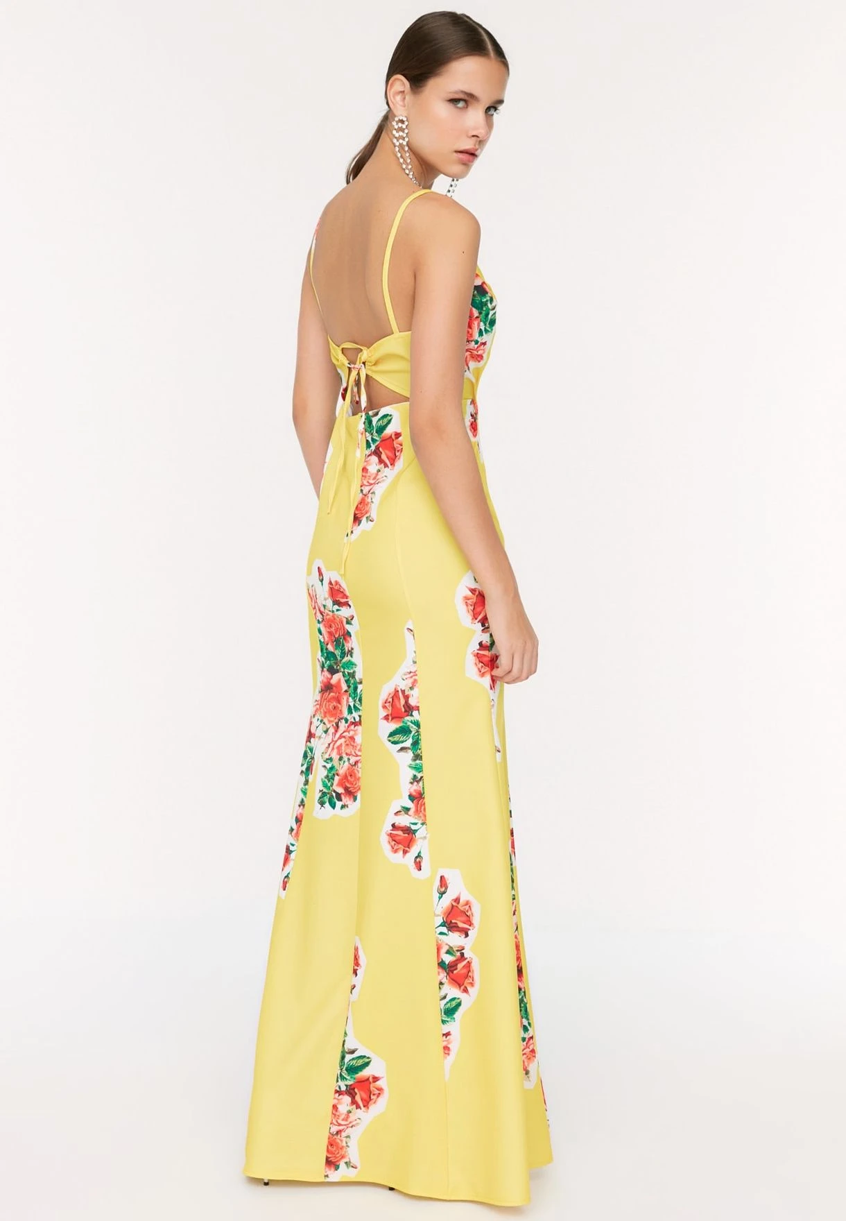 Trendyol Strappy Floral Print Dress 4 Trendyol Strappy Floral Print Dress - Image 4