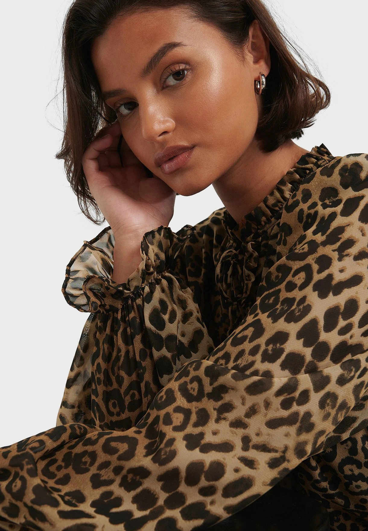 NA-KD Tie Neck Ruffle Detail Printed Dress 4 NA-KD Tie Neck Ruffle Detail Printed Dress - Image 4