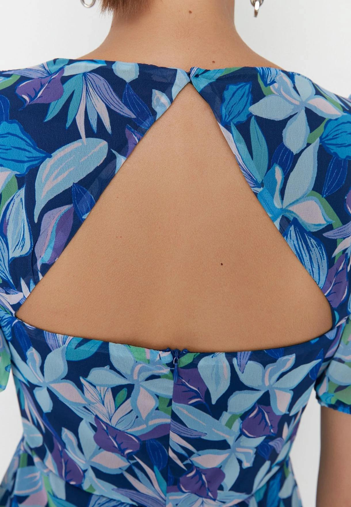 Trendyol Puff Sleeve Floral Dress 4 Trendyol Puff Sleeve Floral Dress - Image 4