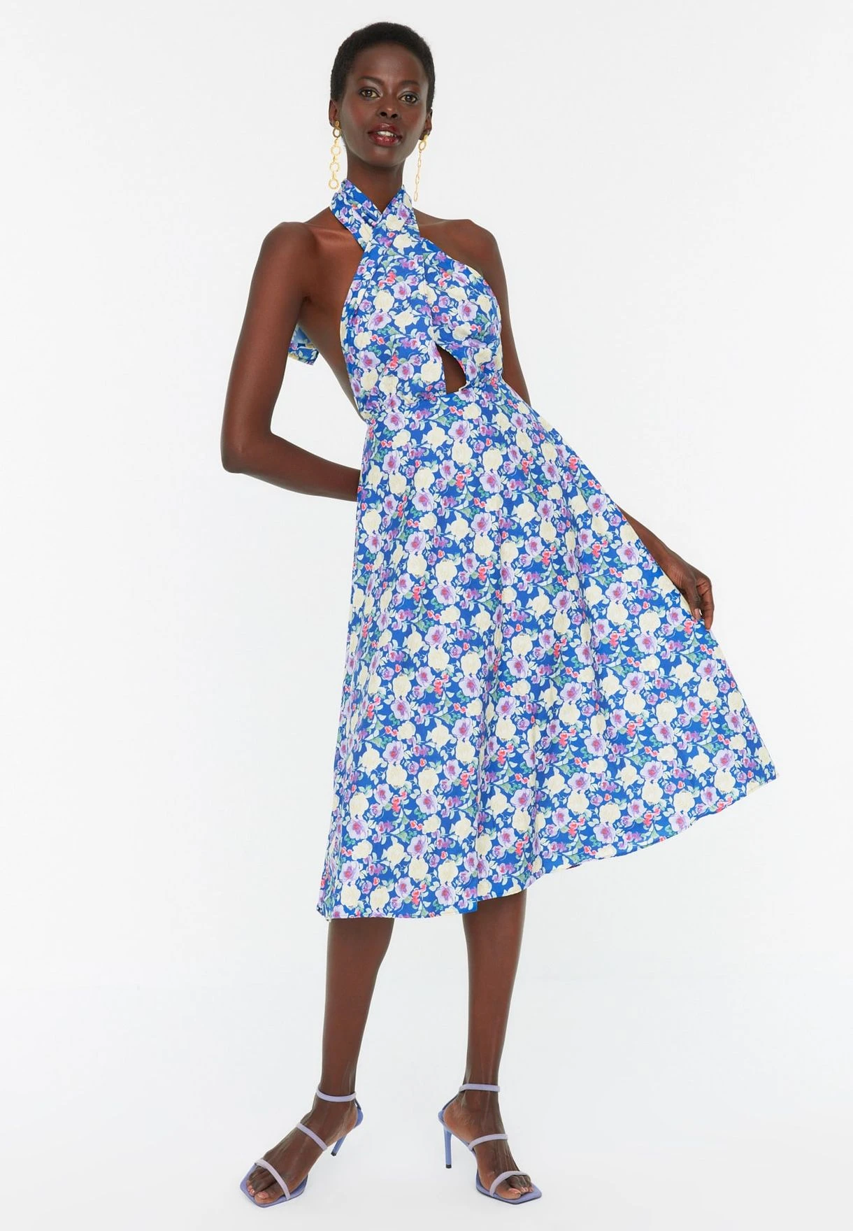 Trendyol Halter Neck Floral Print Skater Dress 4 Trendyol Halter Neck Floral Print Skater Dress - Image 4
