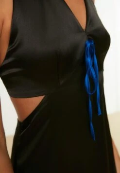 Trendyol Halter Neck Cut Out Detail Dress 8 Trendyol Halter Neck Cut Out Detail Dress -Silk Bloom Dresses Store 4 zoom desktop 627