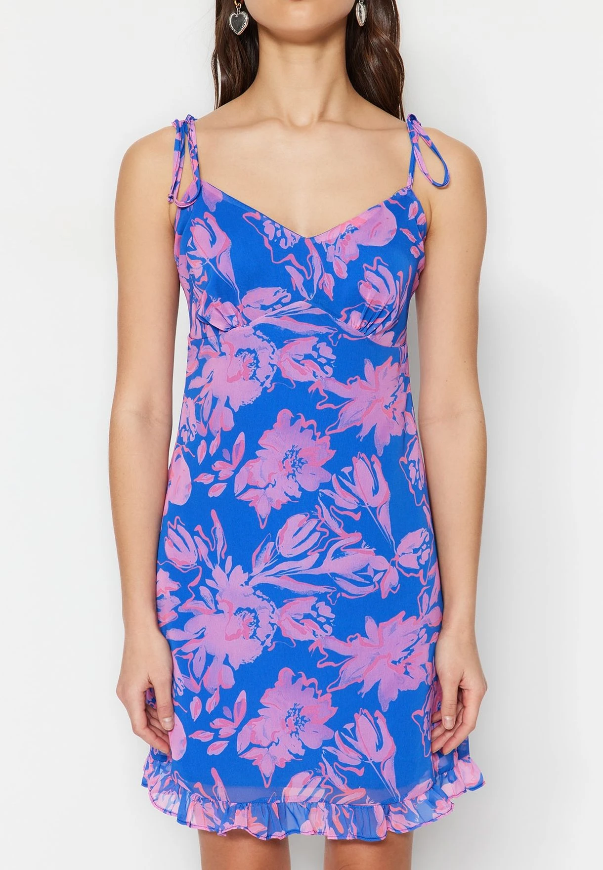 Trendyol Floral Print Ruffle Hem Dress 4 Trendyol Floral Print Ruffle Hem Dress - Image 4