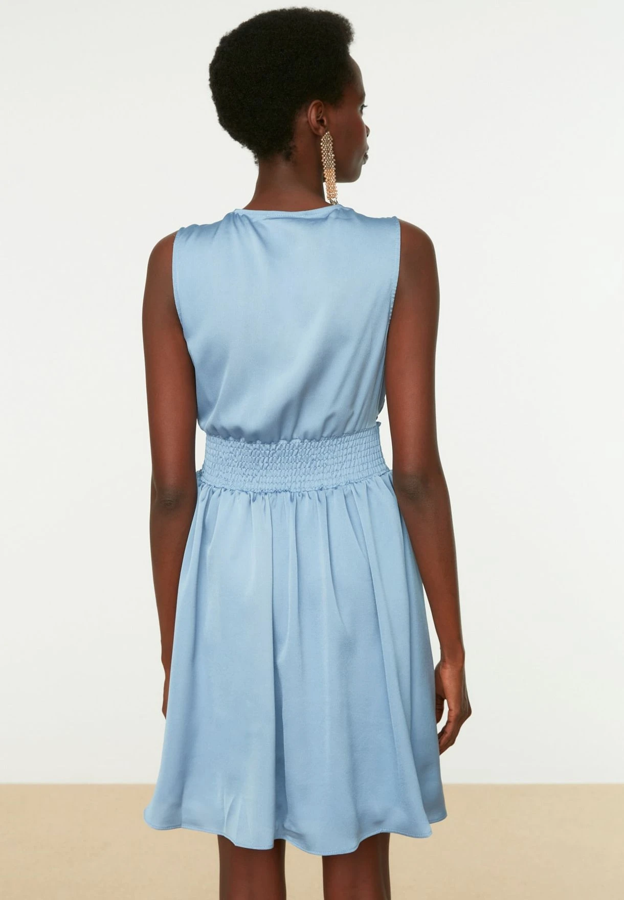 Trendyol Cut Out Tie Detail Pleated Dress 5 Trendyol Cut Out Tie Detail Pleated Dress - Image 5