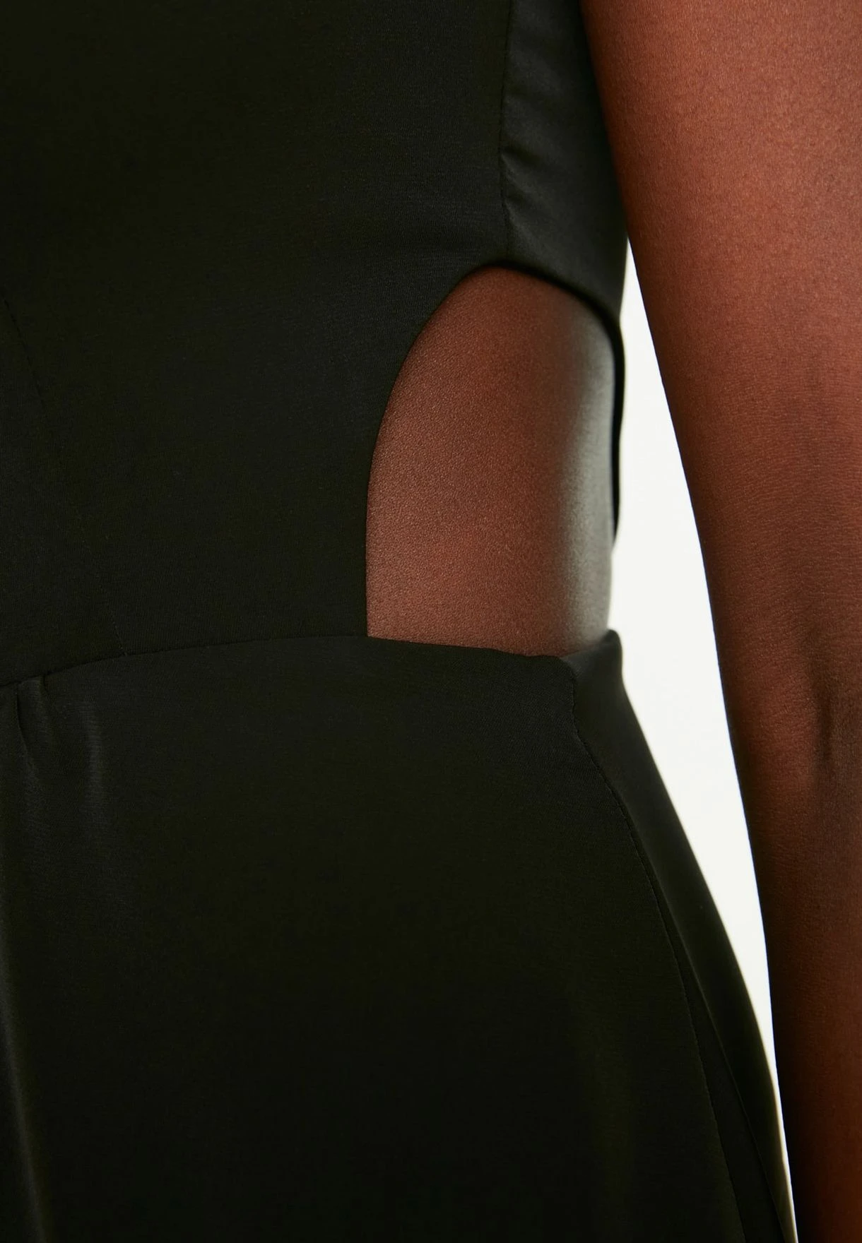 Trendyol Cut Out Pleat Detail Strappy Dress 5 Trendyol Cut Out Pleat Detail Strappy Dress - Image 5