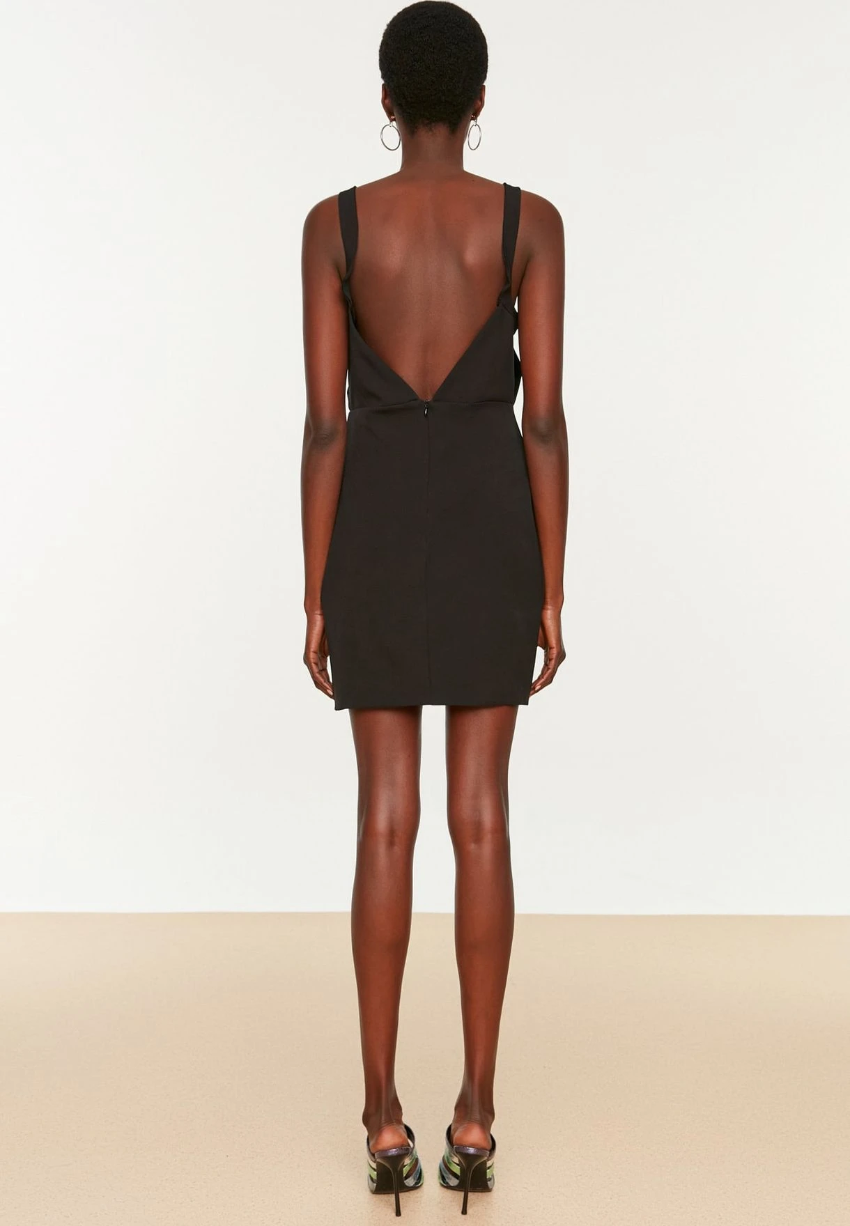 Trendyol Open Back Cut Out Detail Strappy Dress 5 Trendyol Open Back Cut Out Detail Strappy Dress - Image 5