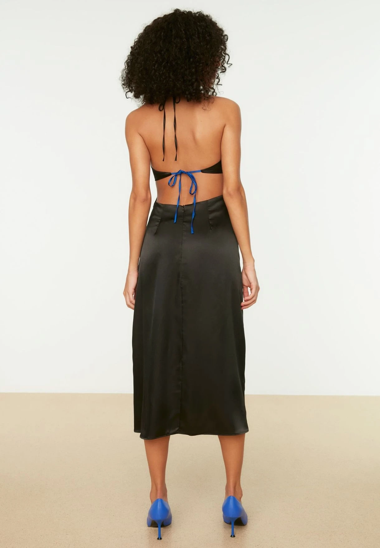 Trendyol Halter Neck Cut Out Detail Dress 5 Trendyol Halter Neck Cut Out Detail Dress - Image 5