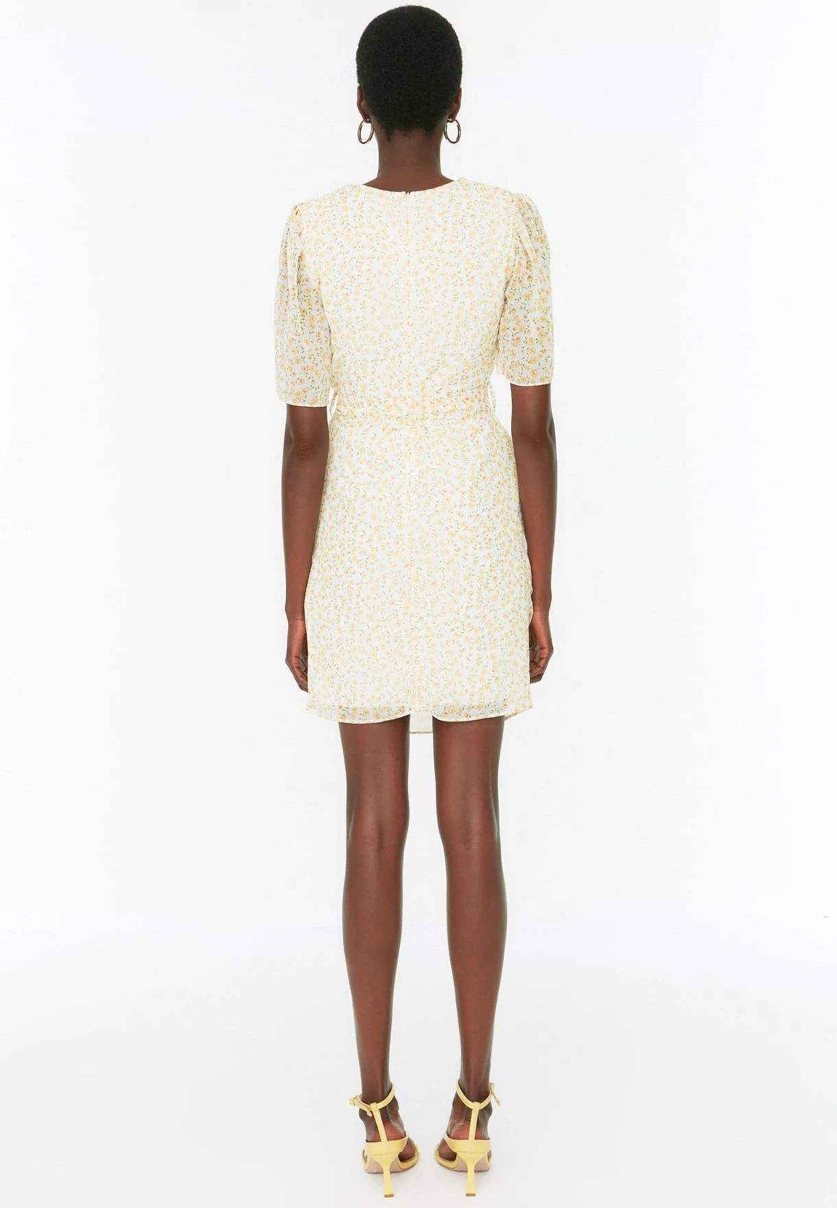 Trendyol Plunge Neck Tie Detail Printed Dress 5 Trendyol Plunge Neck Tie Detail Printed Dress - Image 5