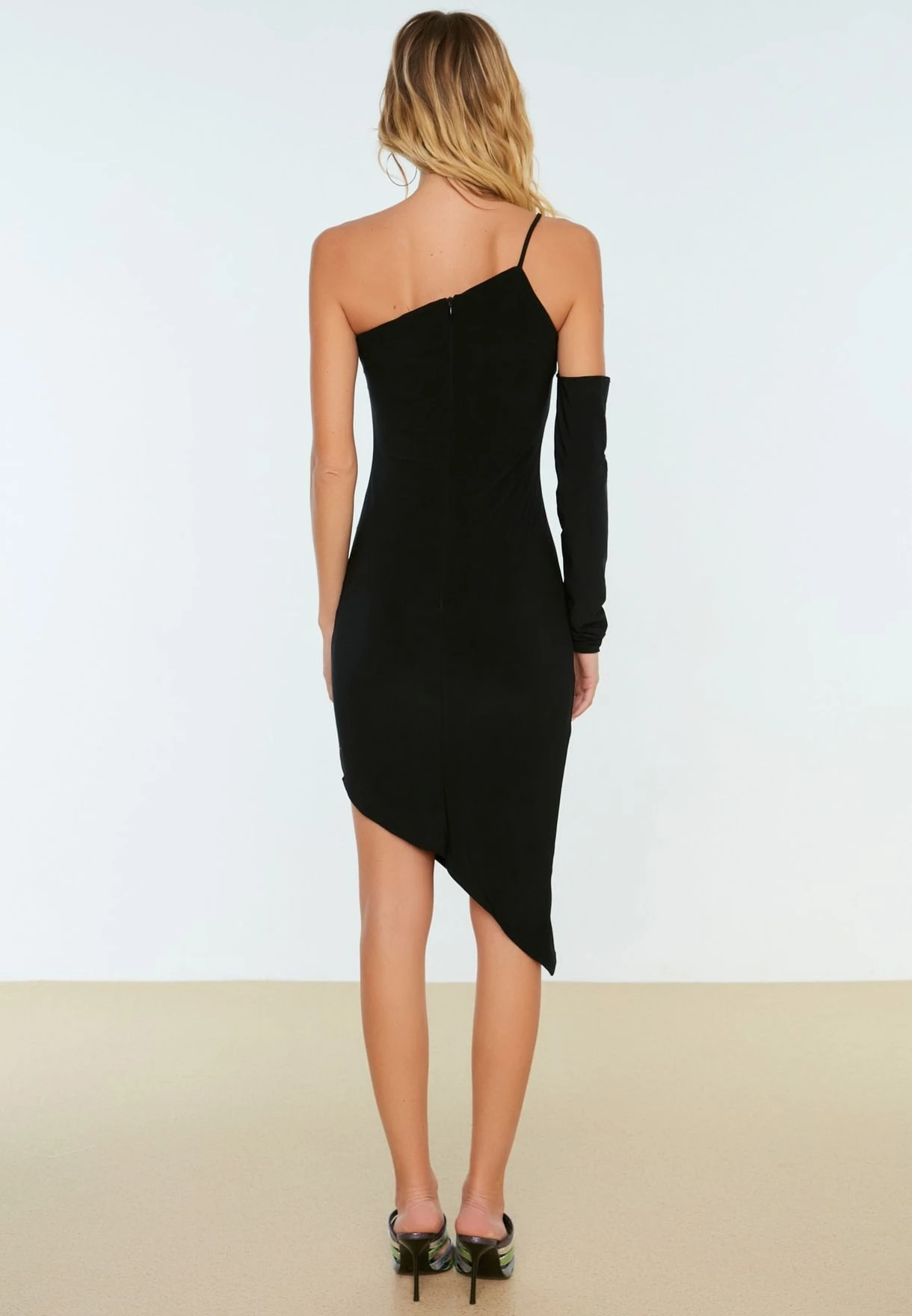 Trendyol One Shoulder Ruched Bodycon Dress 5 Trendyol One Shoulder Ruched Bodycon Dress - Image 5