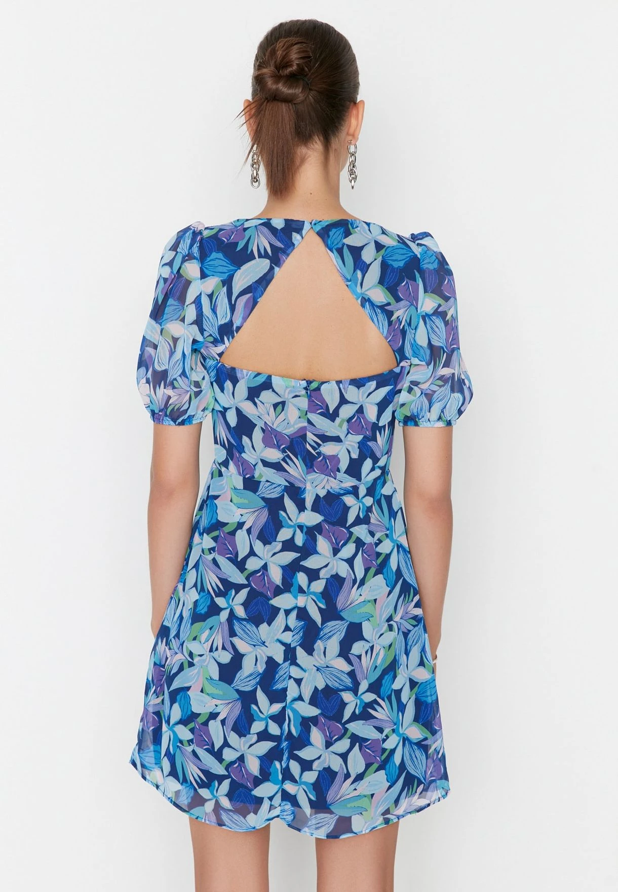 Trendyol Puff Sleeve Floral Dress 6 Trendyol Puff Sleeve Floral Dress - Image 6