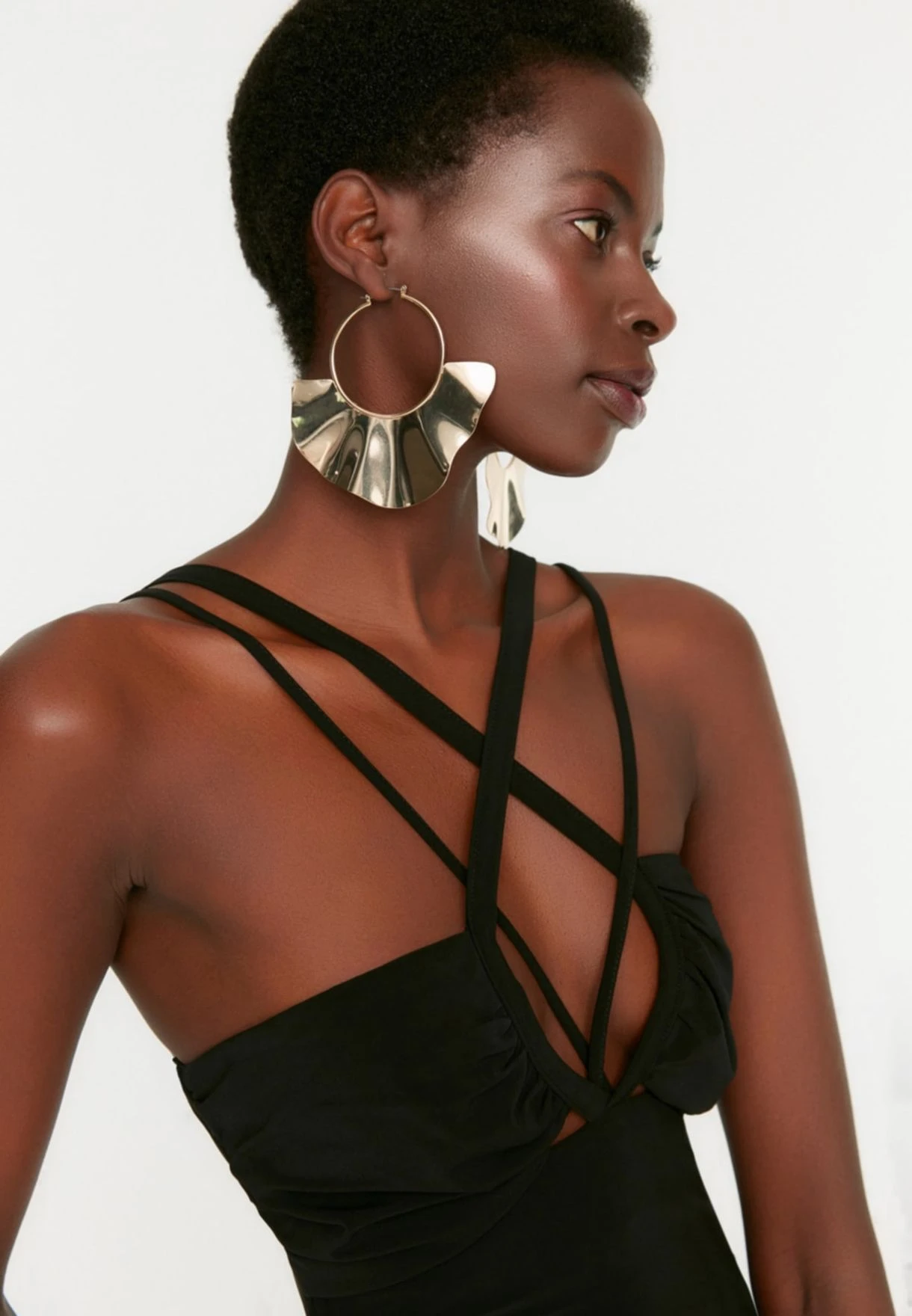 Trendyol Halter Neck Strappy Bodycon Dress 7 Trendyol Halter Neck Strappy Bodycon Dress - Image 7