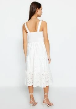 Trendyol Embroidered Dress -Silk Bloom Dresses Store 8 zoom desktop 2